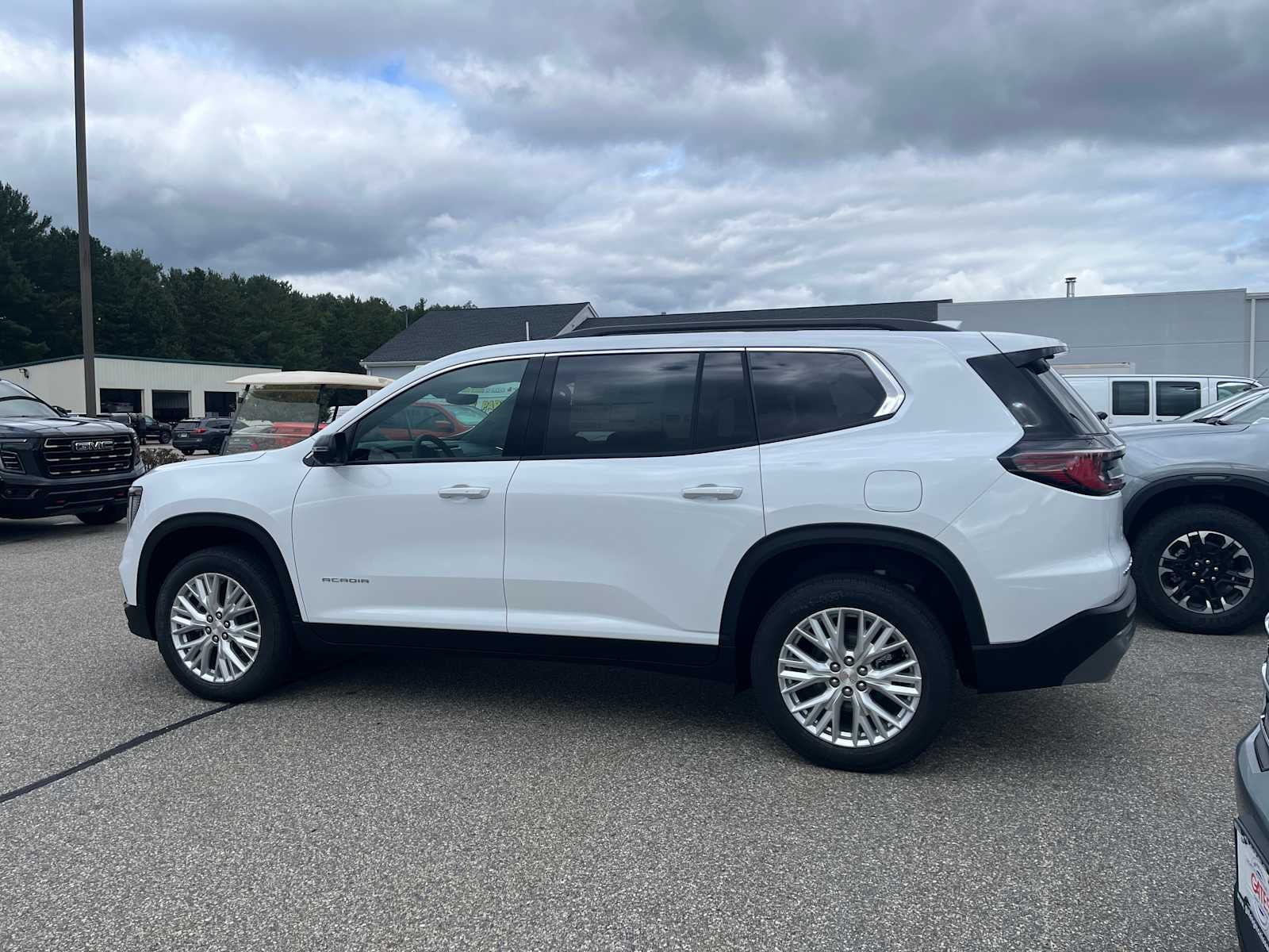 2027 GMC Acadia Elevation