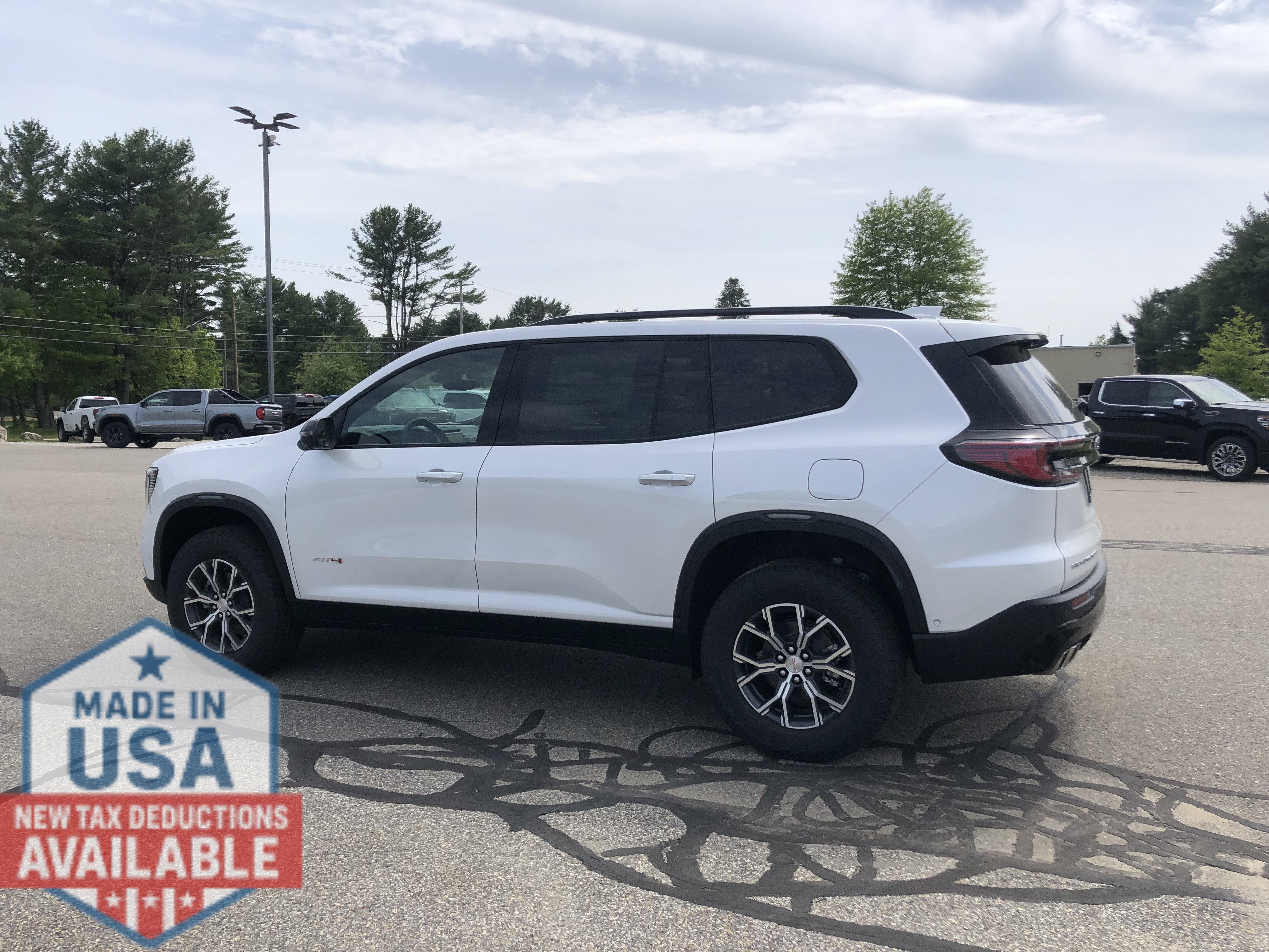 2025 GMC Acadia AT4