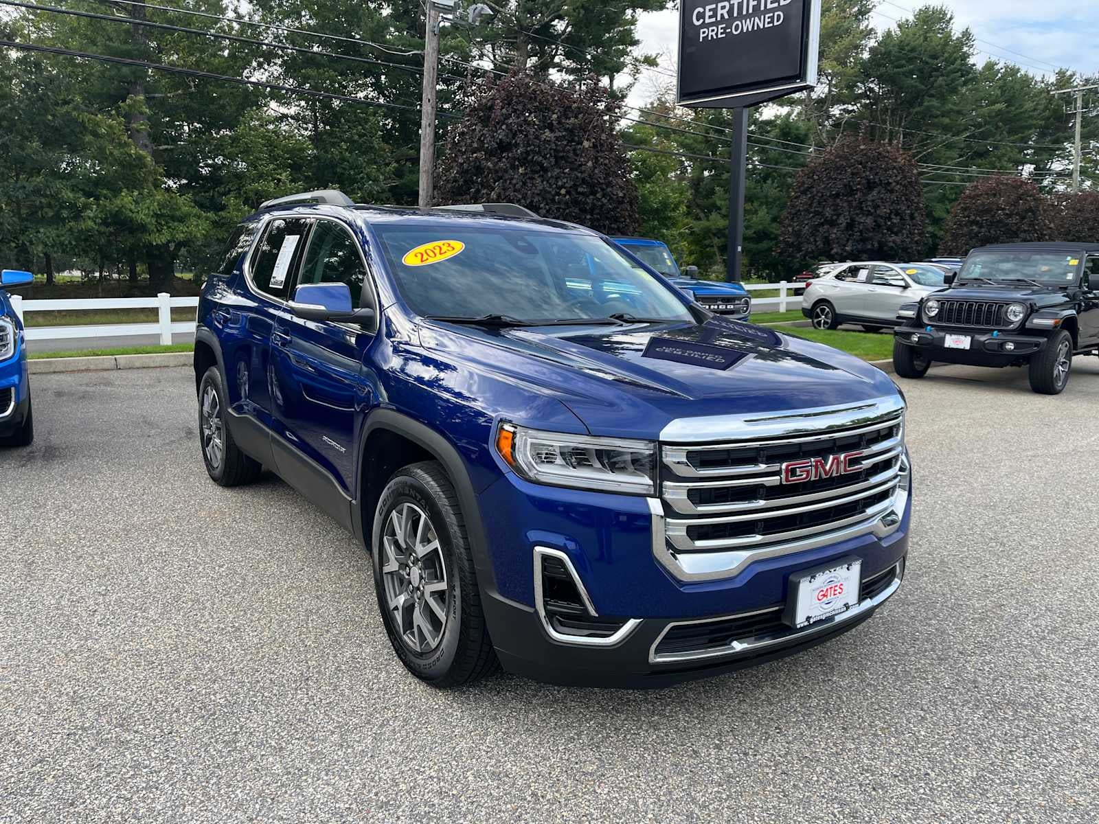 2023 GMC Acadia SLE