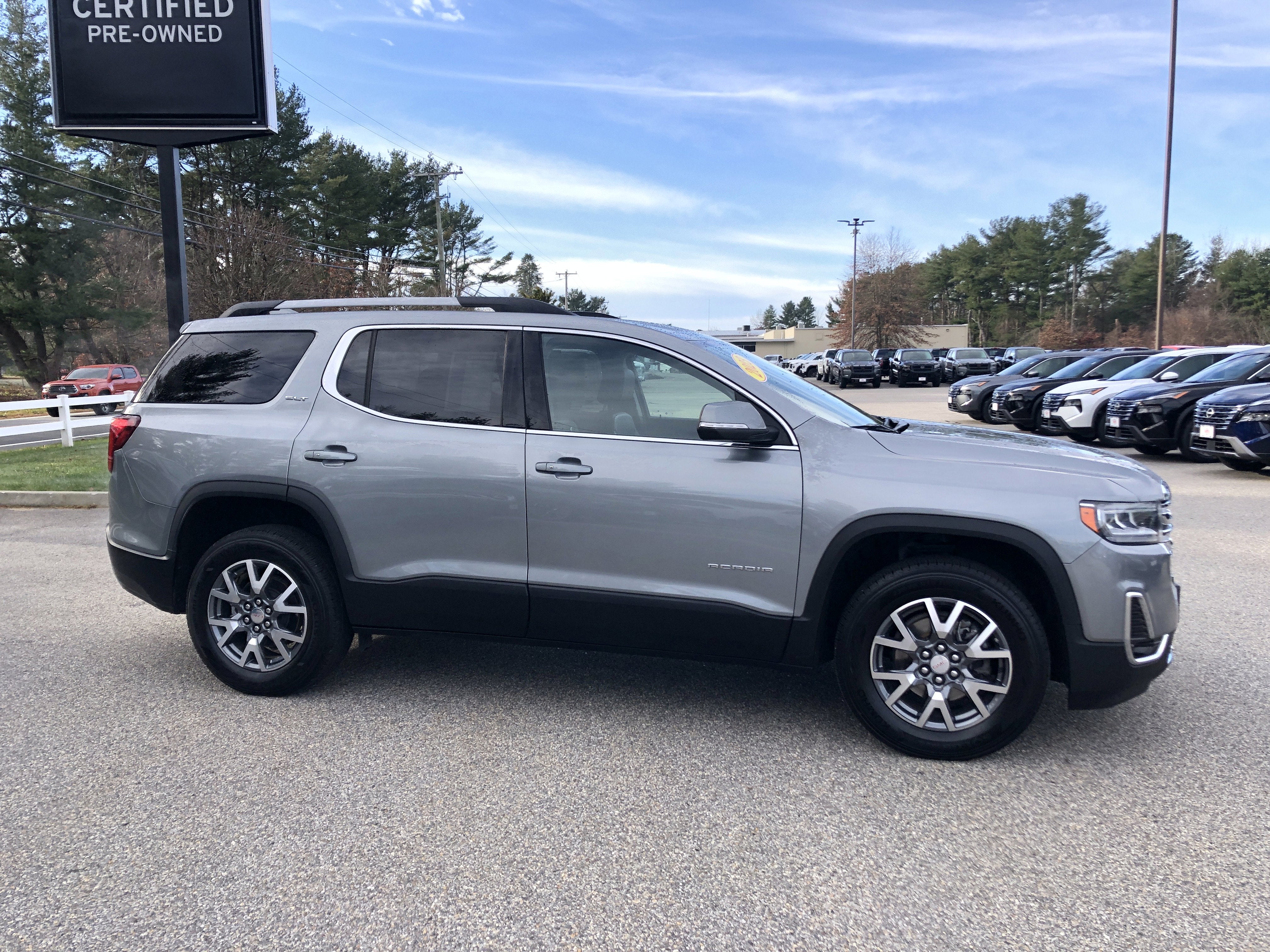 2023 GMC Acadia SLT