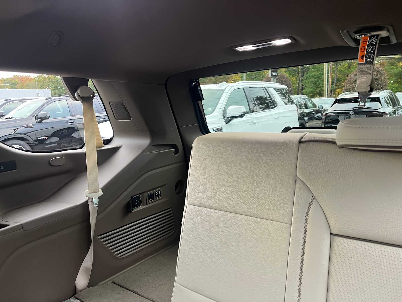 2027 GMC Yukon Denali - Photo 12