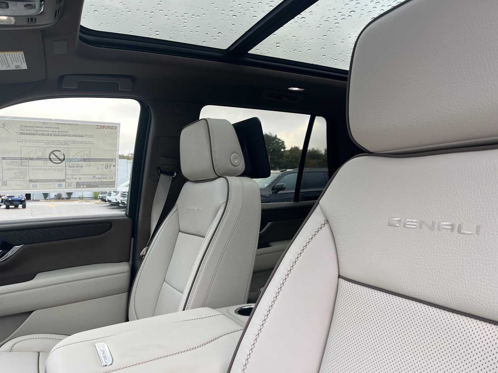 2027 GMC Yukon Denali - Photo 15