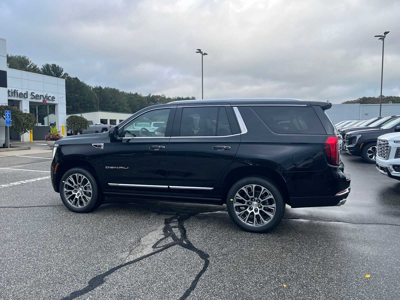 2027 GMC Yukon Denali - Photo 8