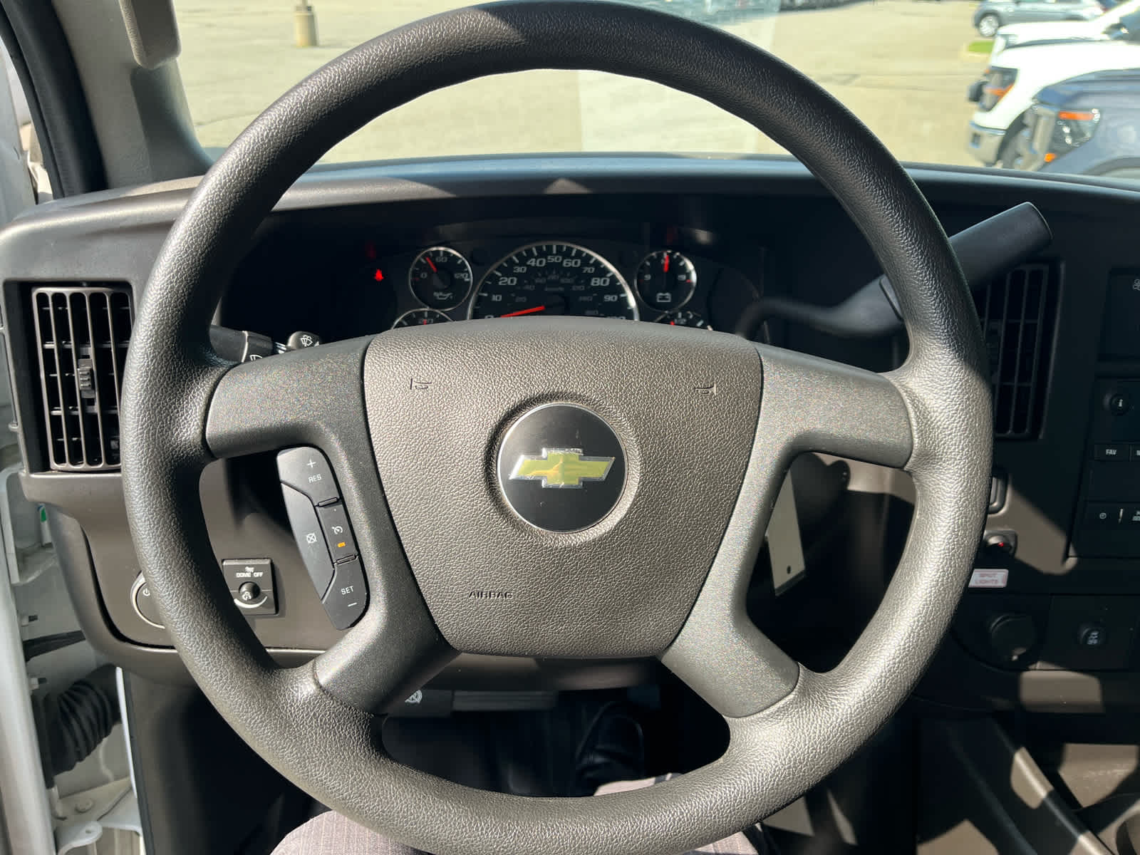 2024 Chevrolet Express Cutaway 3500 1WT
