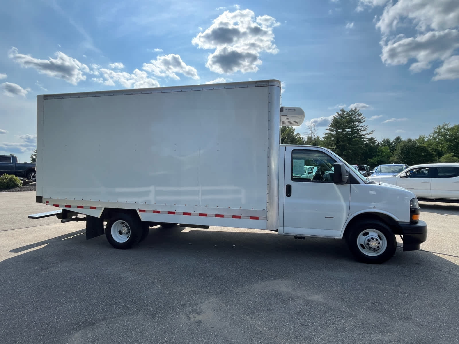 2024 Chevrolet Express Cutaway 3500 1WT