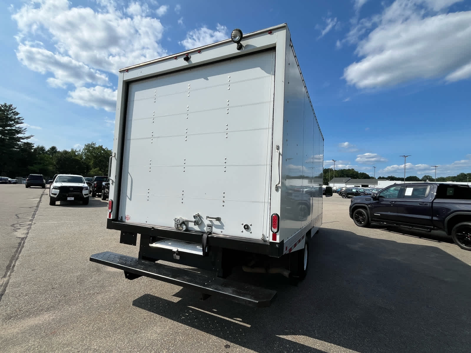 2024 Chevrolet Express Cutaway 3500 1WT
