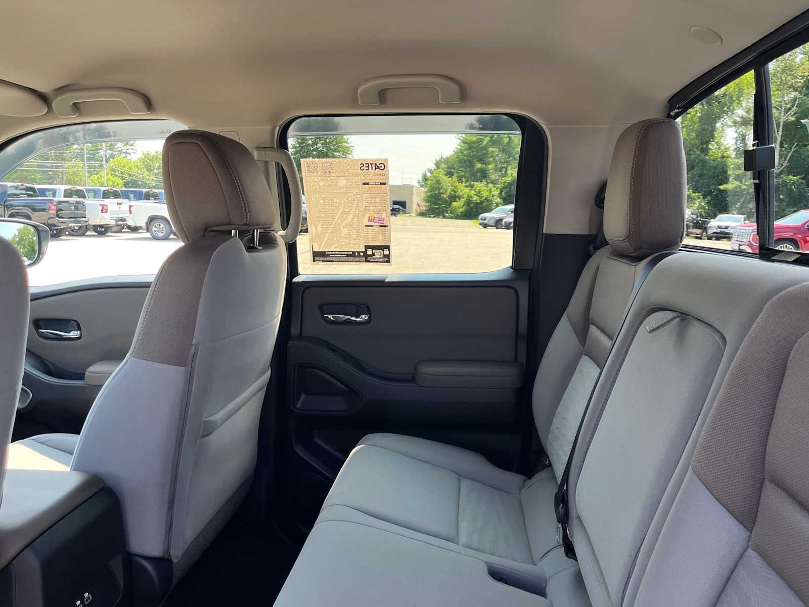 2022 Nissan Frontier SV