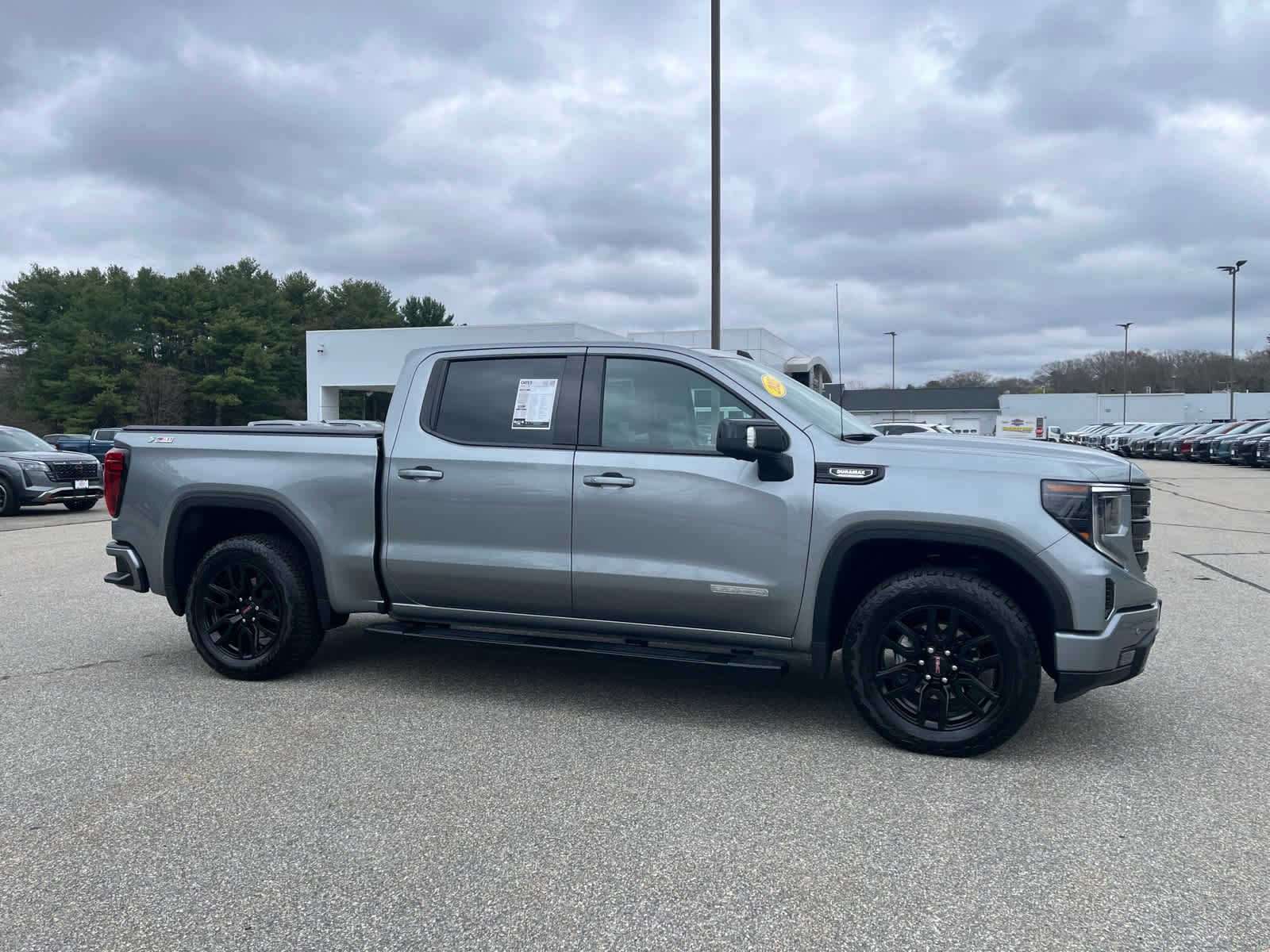 2025 GMC Sierra 1500 Elevation