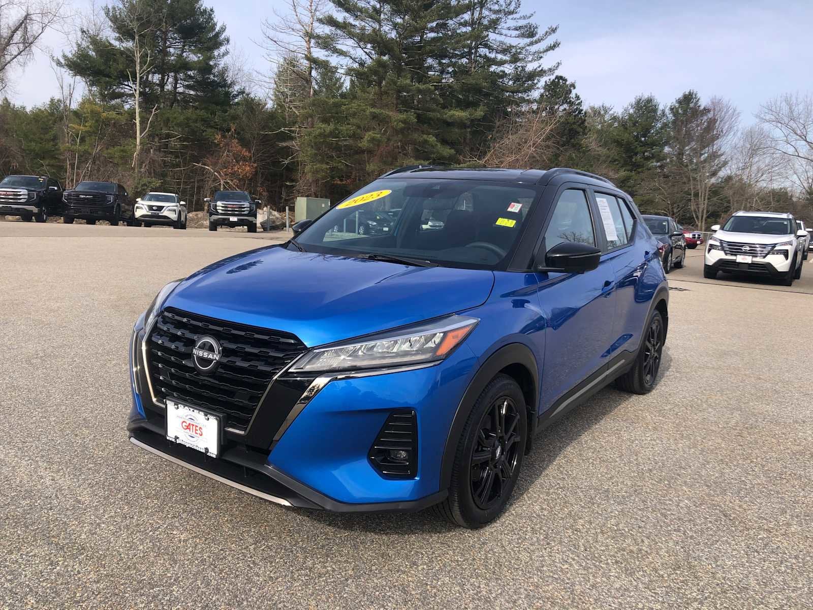 2023 Nissan Kicks SR