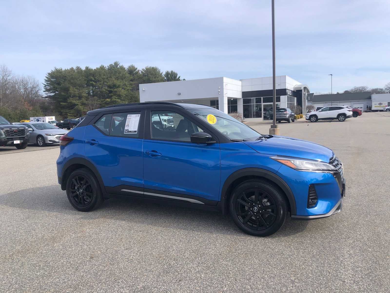 2023 Nissan Kicks SR