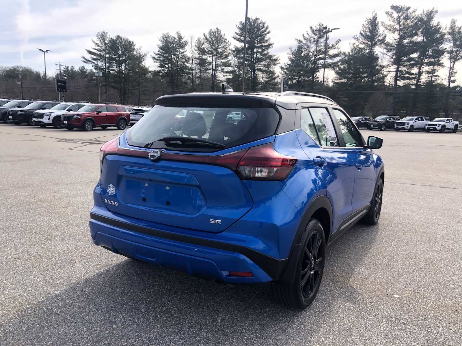 2023 Nissan Kicks SR