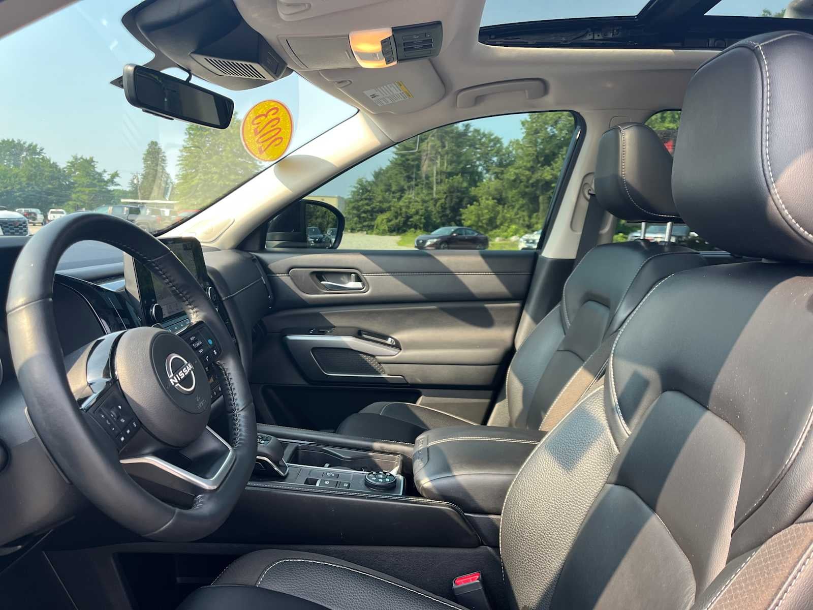 2023 Nissan Pathfinder SL