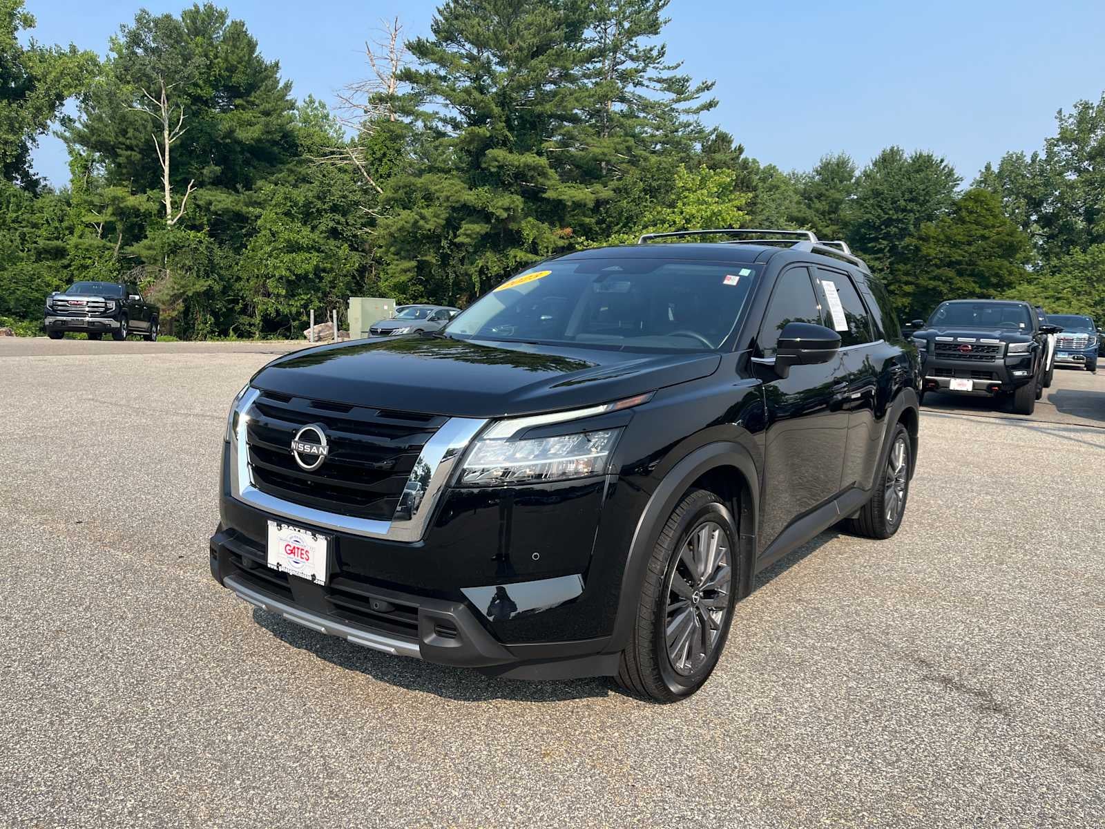 2023 Nissan Pathfinder SL