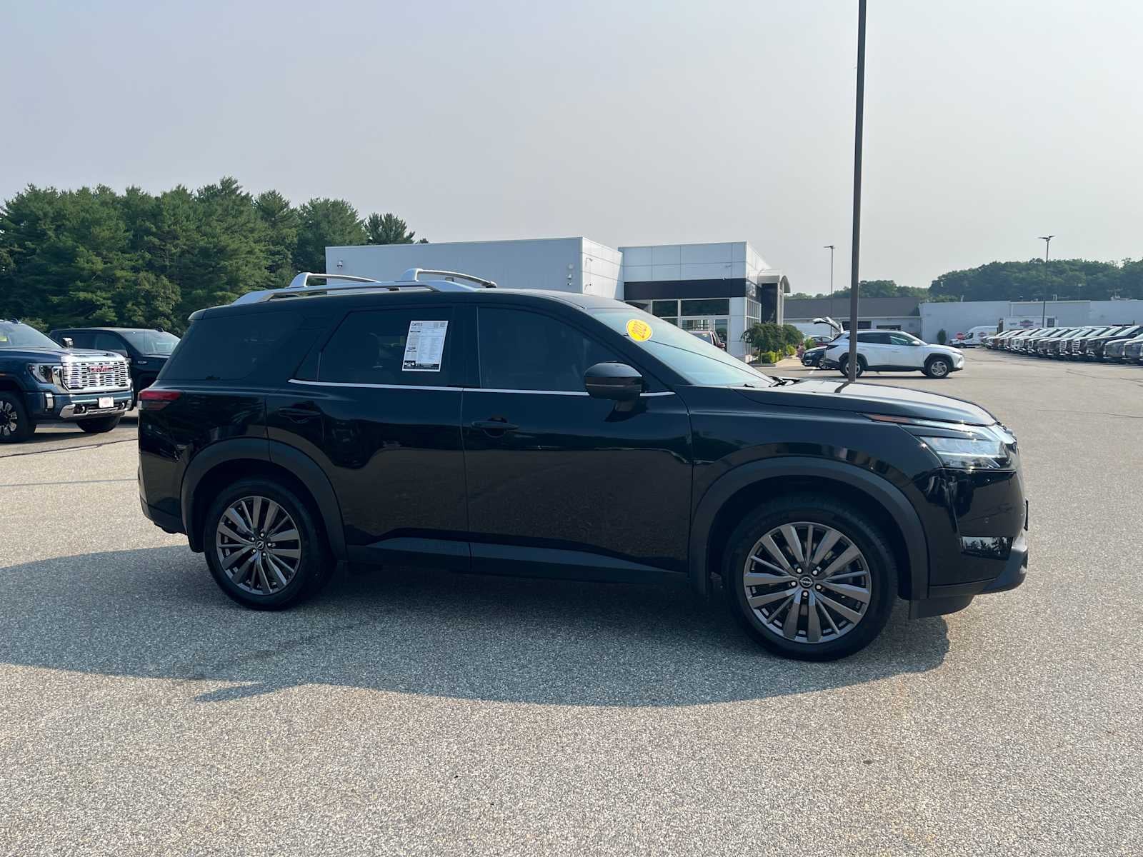 2023 Nissan Pathfinder SL