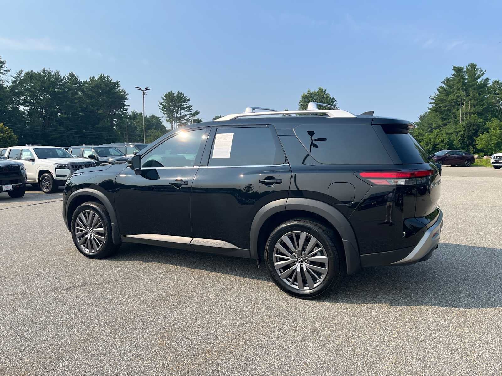 2023 Nissan Pathfinder SL