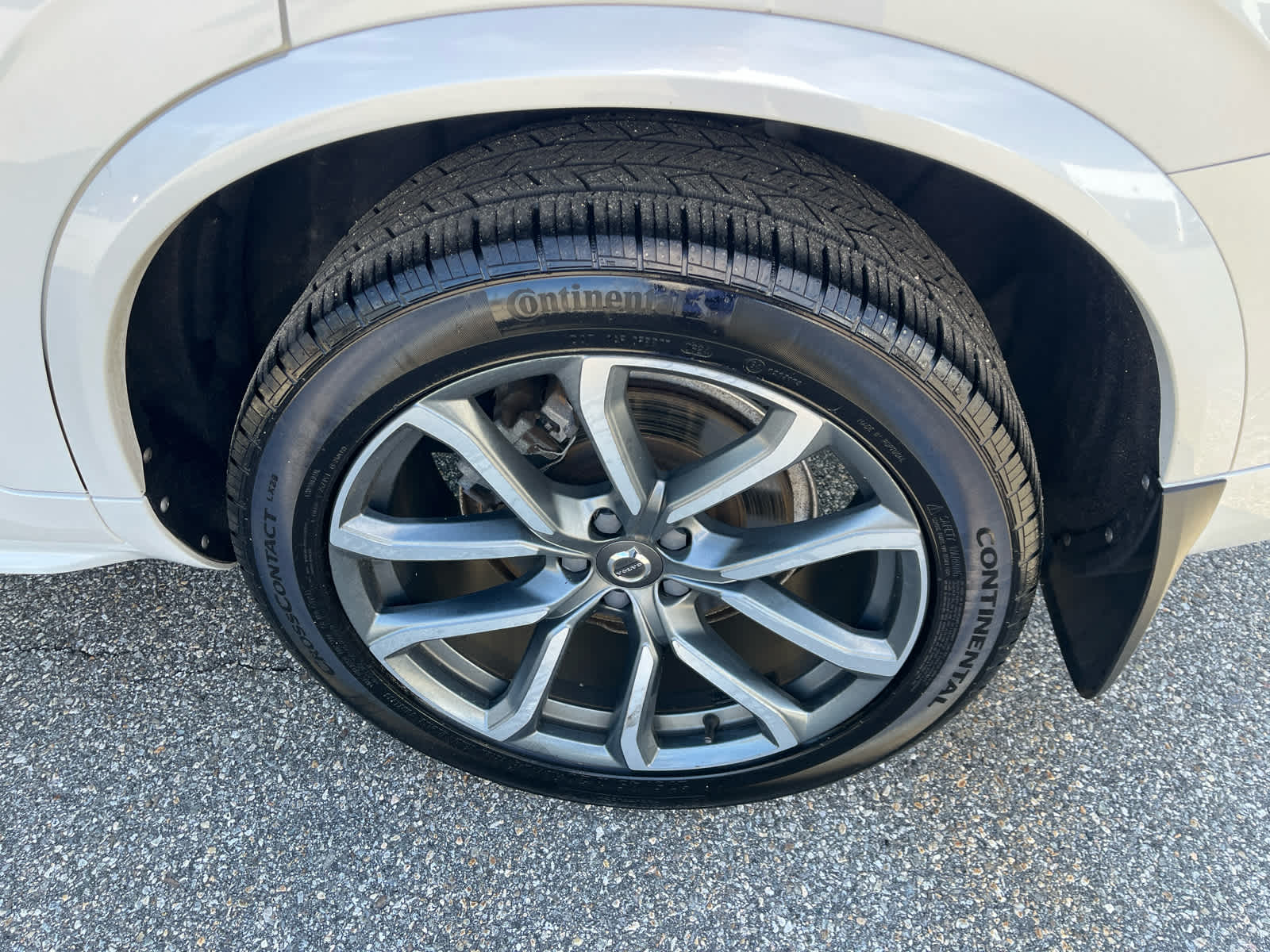 2018 Volvo XC90 Momentum