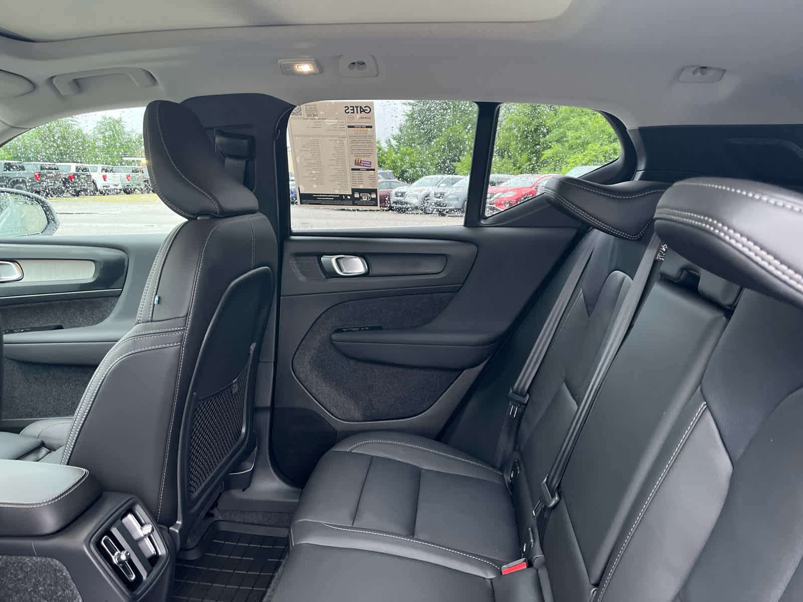 2025 Volvo XC40 Ultra Bright Theme