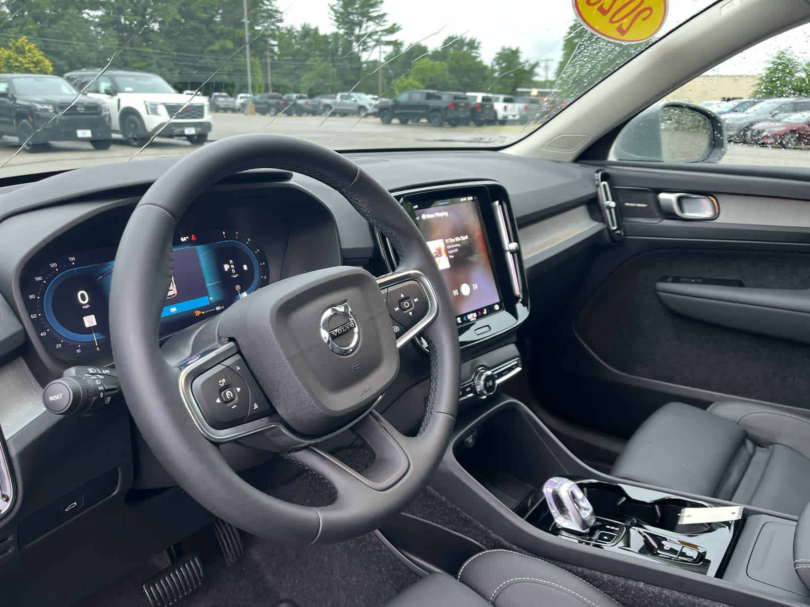 2025 Volvo XC40 Ultra Bright Theme