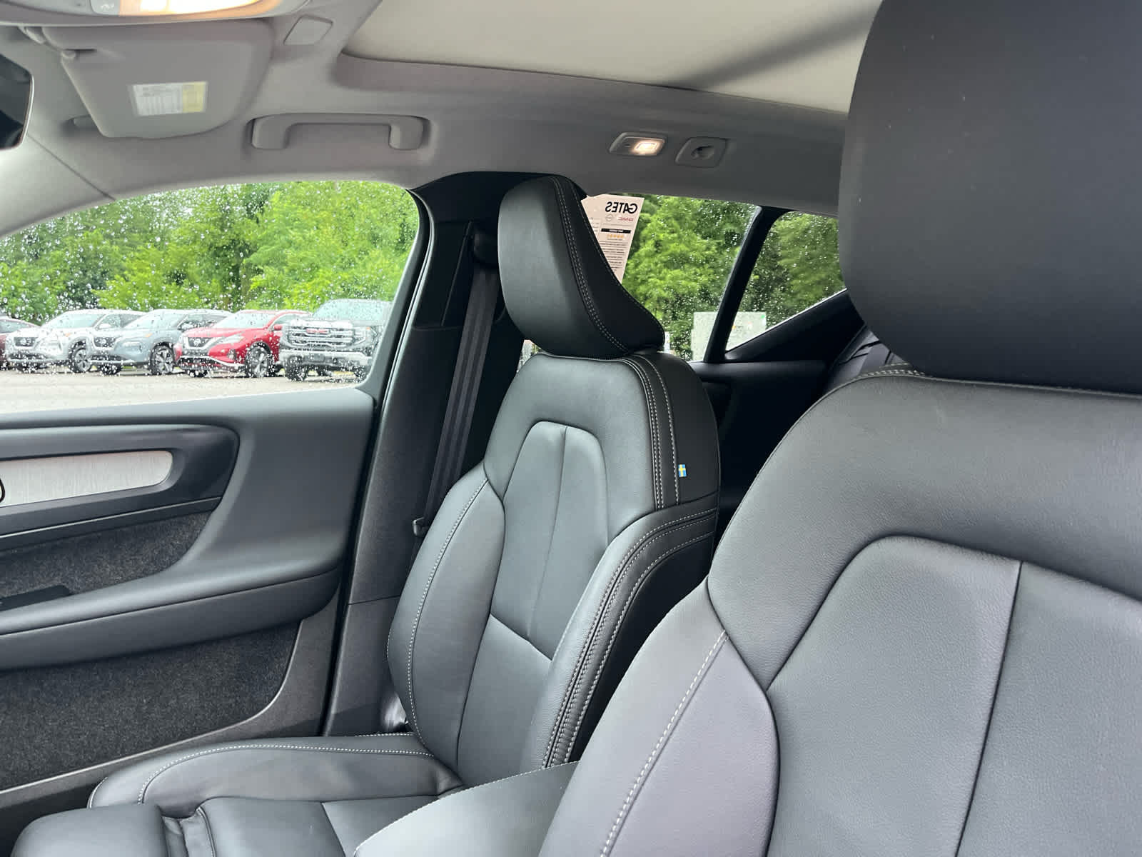 2025 Volvo XC40 Ultra Bright Theme