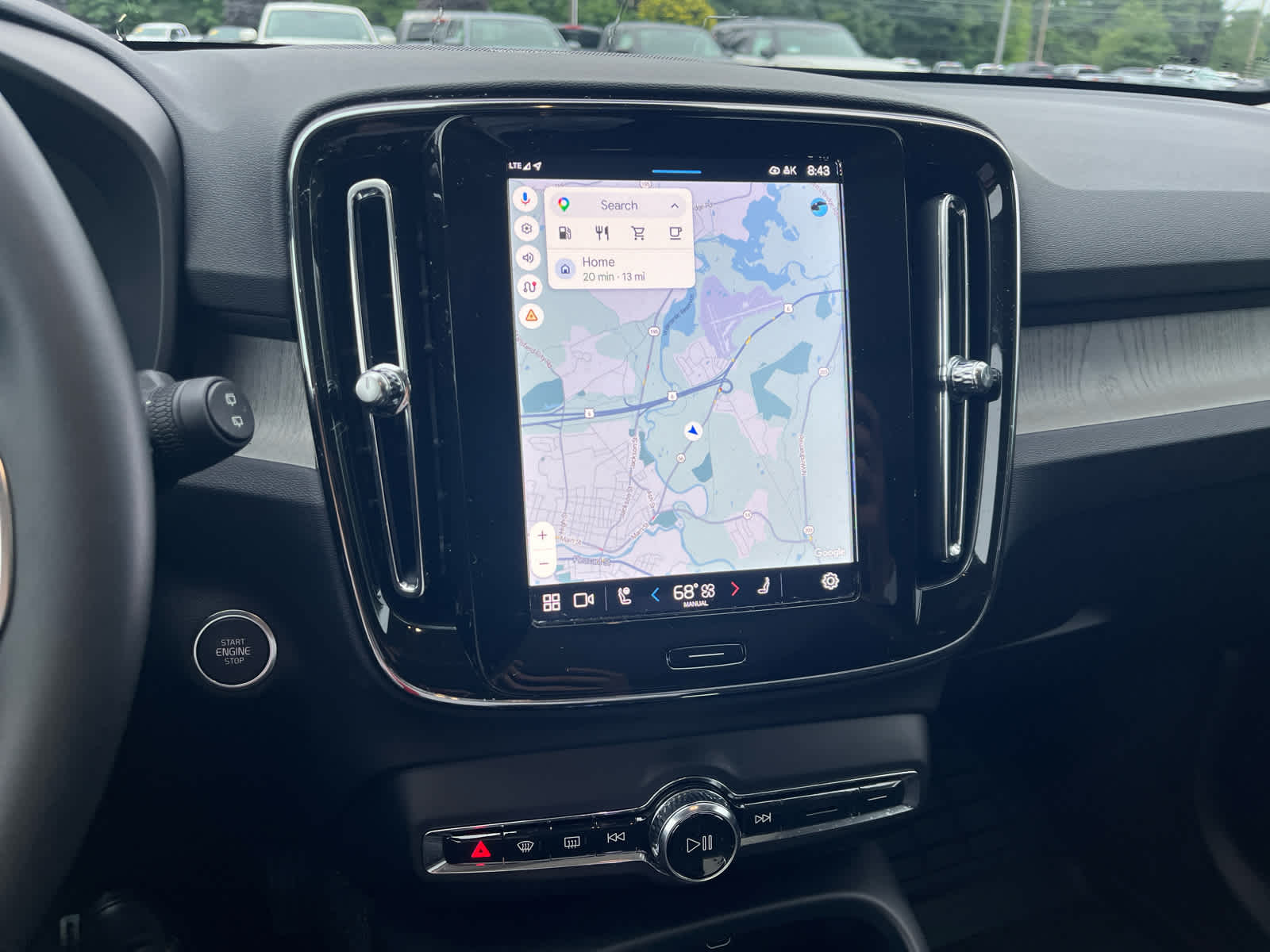 2025 Volvo XC40 Ultra Bright Theme