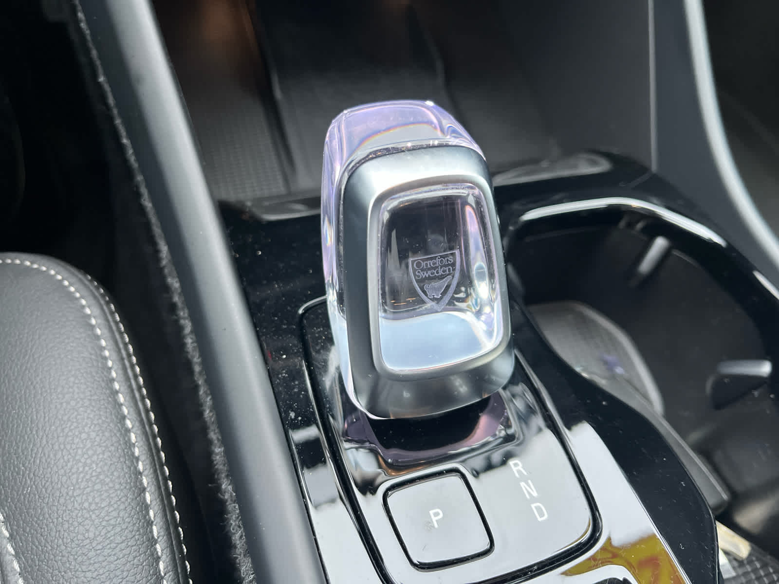 2025 Volvo XC40 Ultra Bright Theme