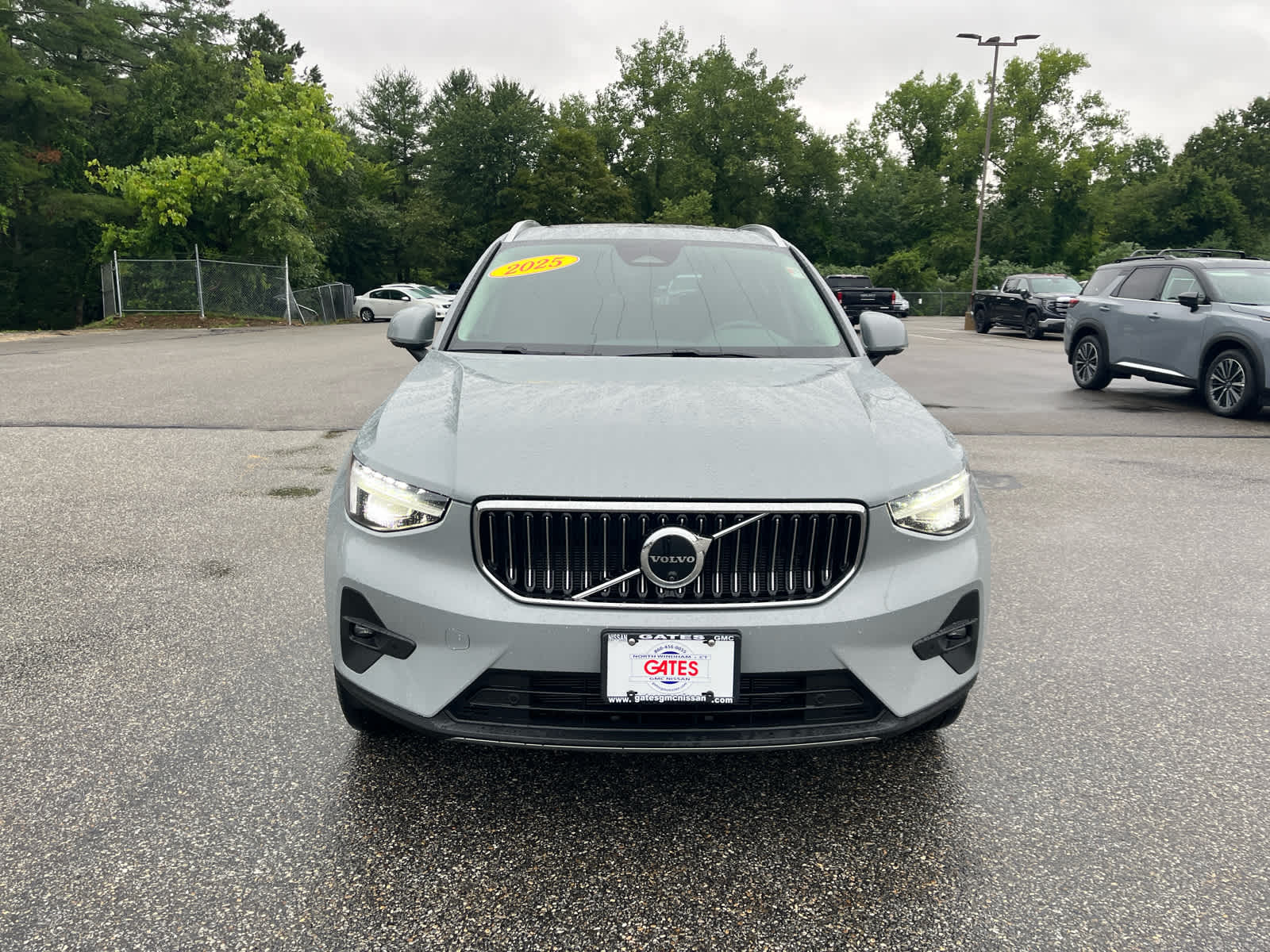 2025 Volvo XC40 Ultra Bright Theme