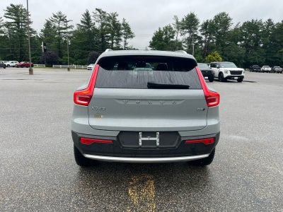 2025 Volvo XC40 Ultra Bright Theme