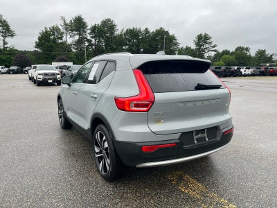 2025 Volvo XC40 Ultra Bright Theme