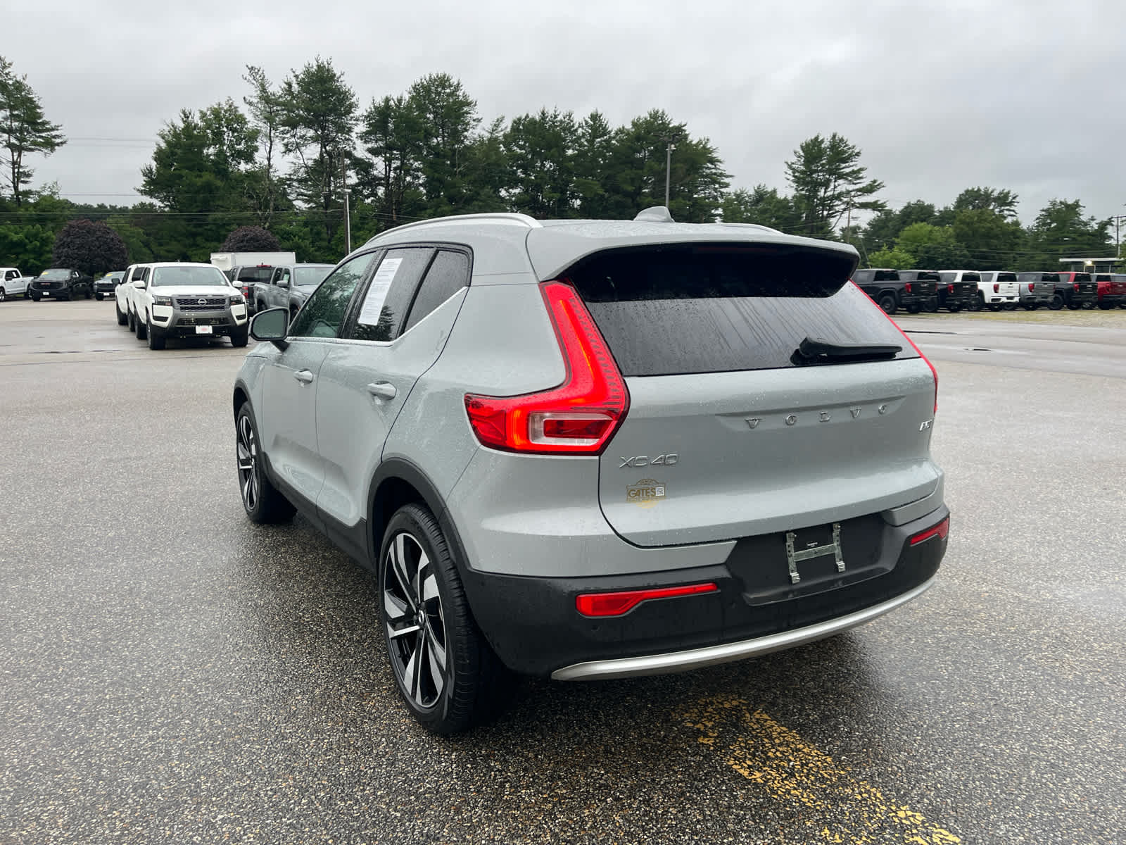 2025 Volvo XC40 Ultra Bright Theme