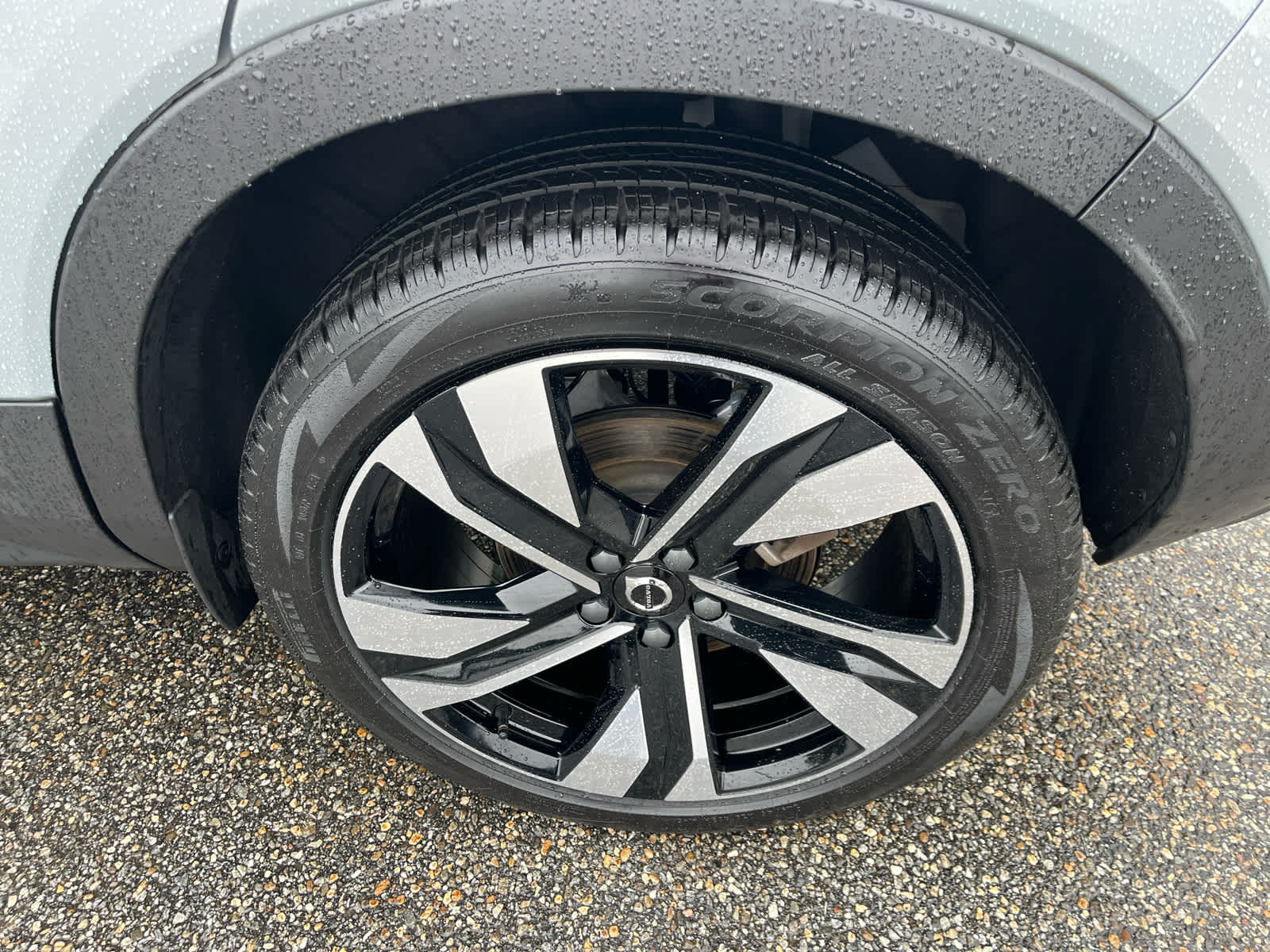 2025 Volvo XC40 Ultra Bright Theme