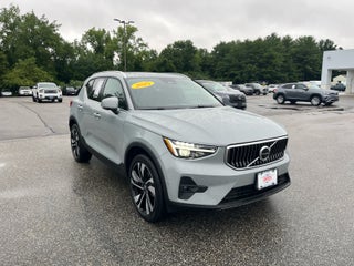 2025 Volvo XC40 Ultra Bright Theme