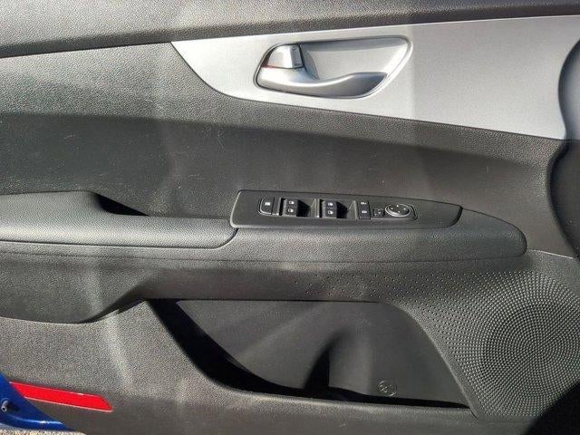 2023 Kia Forte LXS IVT