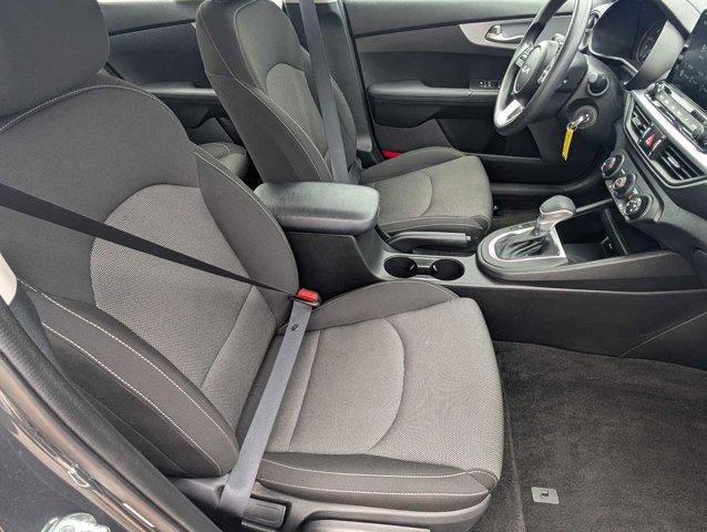 2023 Kia Forte LXS IVT