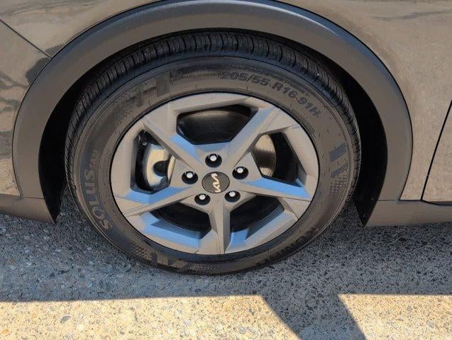 2025 Kia K4 LXS FWD