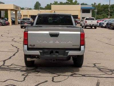 2026 Toyota Tacoma 4WD 4WD TRD Off Road Hybrid Double Cab 5' Bed AT (Natl)