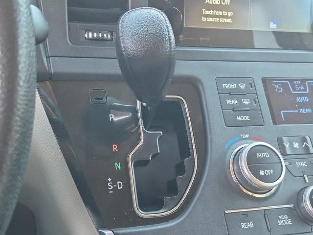 2017 Toyota Sienna LE FWD 8-Passenger (Natl)