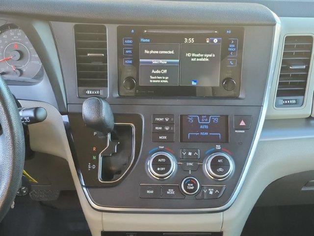 2017 Toyota Sienna LE FWD 8-Passenger (Natl)