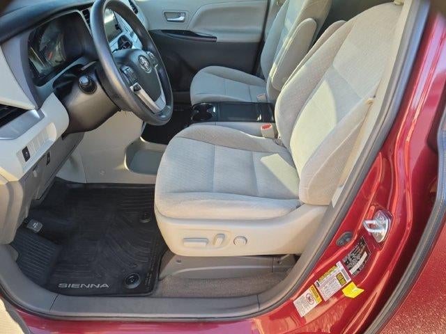 2017 Toyota Sienna LE FWD 8-Passenger (Natl)