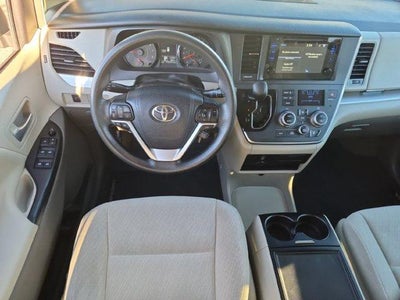 2017 Toyota Sienna LE FWD 8-Passenger (Natl)
