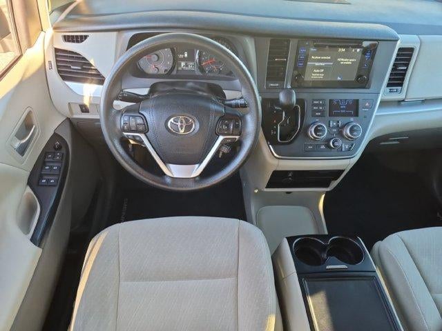 2017 Toyota Sienna LE FWD 8-Passenger (Natl)