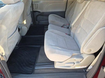 2017 Toyota Sienna LE FWD 8-Passenger (Natl)