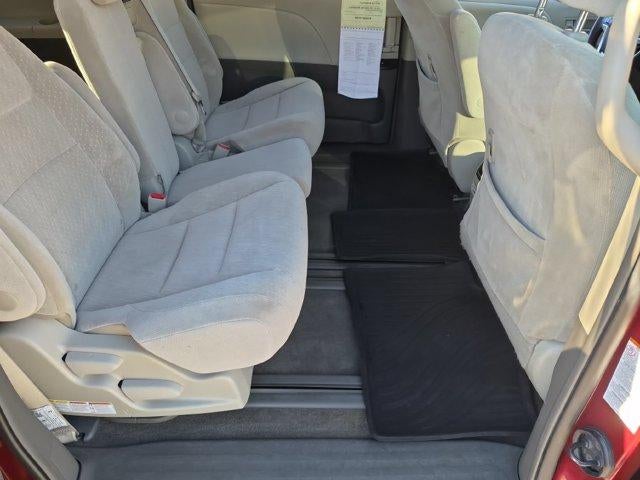 2017 Toyota Sienna LE FWD 8-Passenger (Natl)