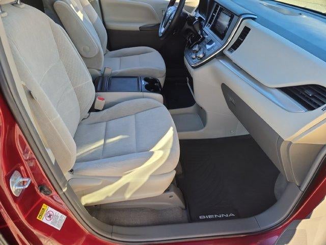2017 Toyota Sienna LE FWD 8-Passenger (Natl)