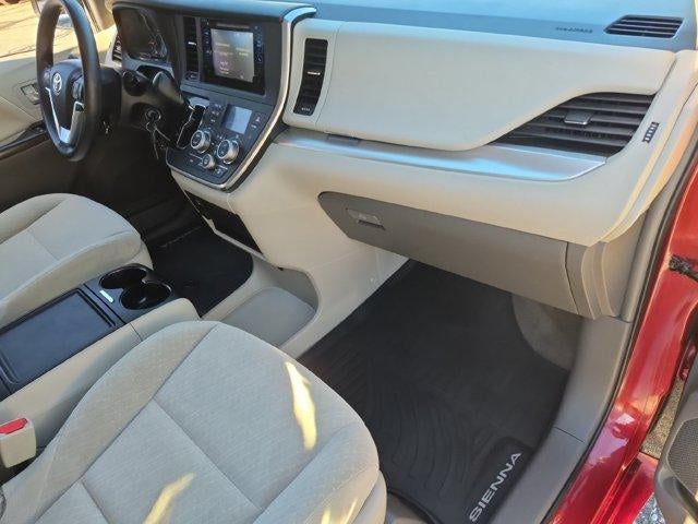 2017 Toyota Sienna LE FWD 8-Passenger (Natl)