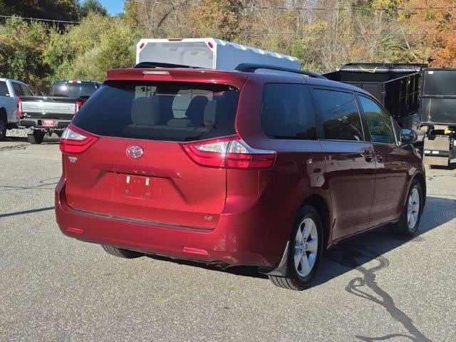 2017 Toyota Sienna LE FWD 8-Passenger (Natl)