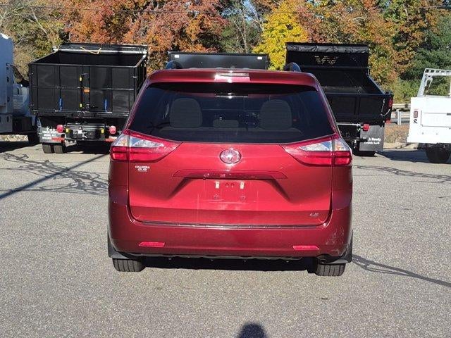 2017 Toyota Sienna LE FWD 8-Passenger (Natl)