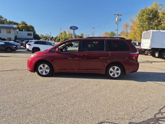 2017 Toyota Sienna LE FWD 8-Passenger (Natl)