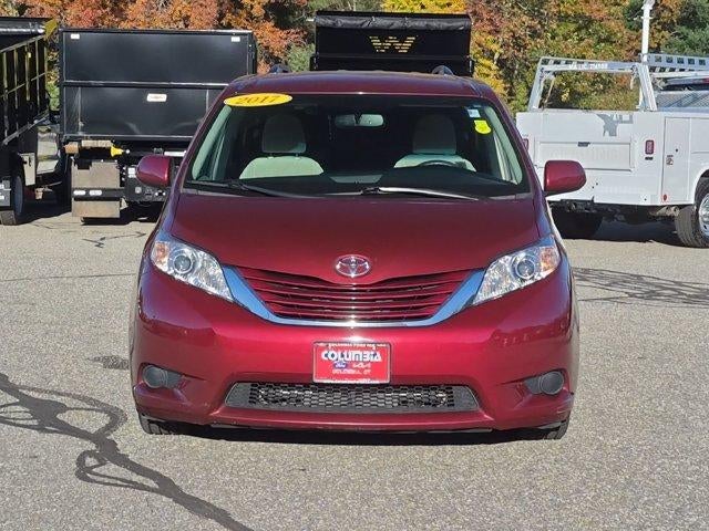 2017 Toyota Sienna LE FWD 8-Passenger (Natl)