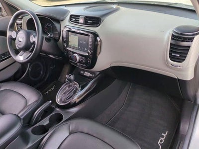 2019 Kia Soul + Auto