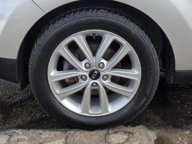 2019 Kia Soul + Auto